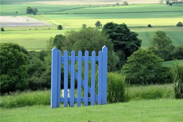 Dream Interpretation of Hedges in Dreams - NuvoraDream-DreamDecode