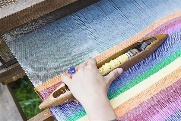 Dream Interpretation Weaving Cloth Meaning in Dreams - NuvoraDream-DreamDecode
