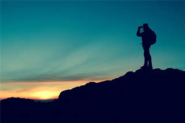 Dream Interpretation of Seeing Relatives Traveling Far Away - NuvoaDream-DreamDecode