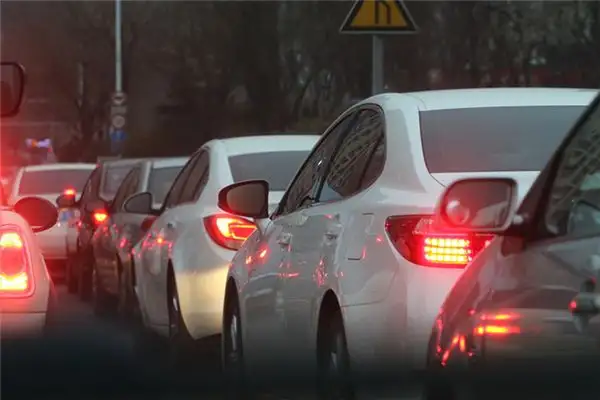 Dream Interpretation Traffic Jam Meaning in Dreams-DreamDecode