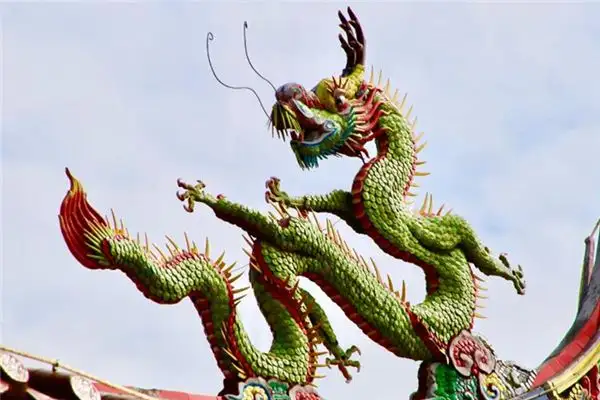 Dream of Green Dragon Meaning and Interpretation - NuvoraDream-DreamDecode