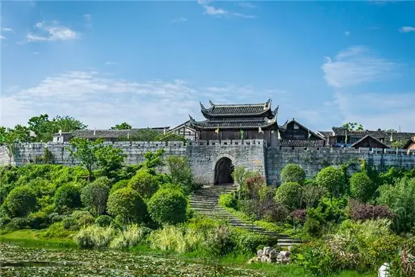 Dream Interpretation of Seeing a City Gate Tower NuvoraDream-DreamDecode