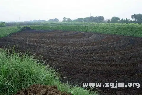 Dream of Mud and Dirt Meaning Interpretation-DreamDecode