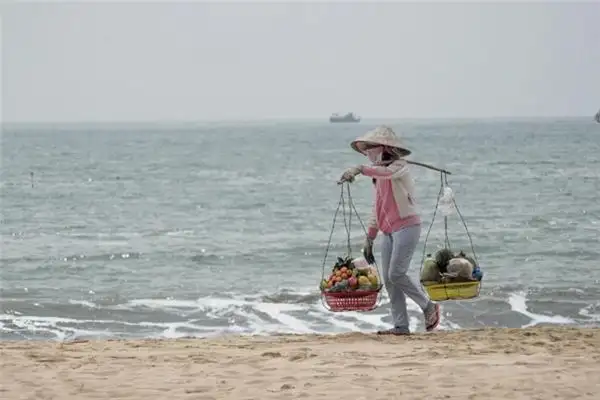 Dream Interpretation of Carrying a Heavy Burden - NuvoraDream-DreamDecode