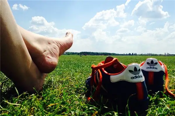 Dreaming of Bare Feet Meaning and Interpretation - NuvoraDream-DreamDecode