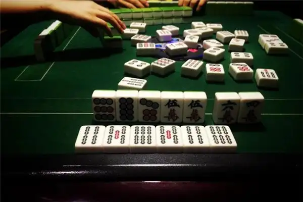 Dream Interpretation of Playing Machine Mahjong in Dreams - NuvoraDream-DreamDecode