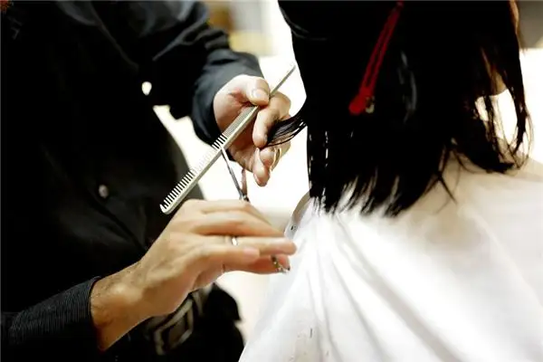 Dream Interpretation Cutting Someone Else\'s Hair Meaning-DreamDecode