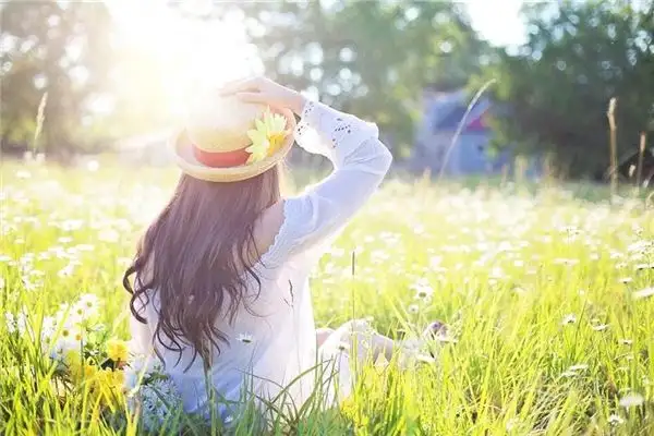 Dream Interpretation Sunshine on Your Body Meaning - NuvoraDream-DreamDecode
