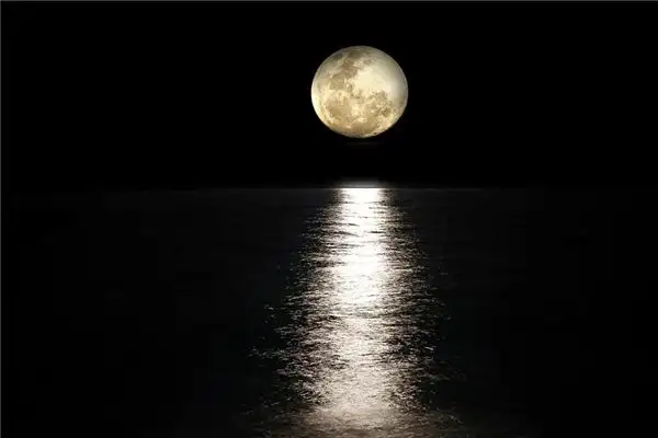 Dream Interpretation Moon Rising from the Sea Meaning-DreamDecode