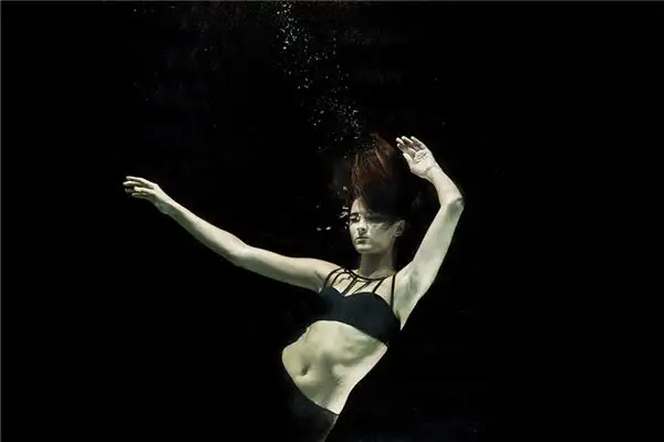 Dream of Sinking Symbolizes Life Instability - NuvoraDream-DreamDecode